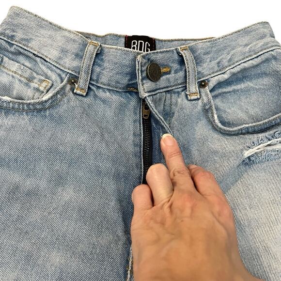 BDG Womens Skater Baggy Jeans Sz 24 Light Wash Ripped Distressed Wide Leg Cuffed - Picture 5 of 13